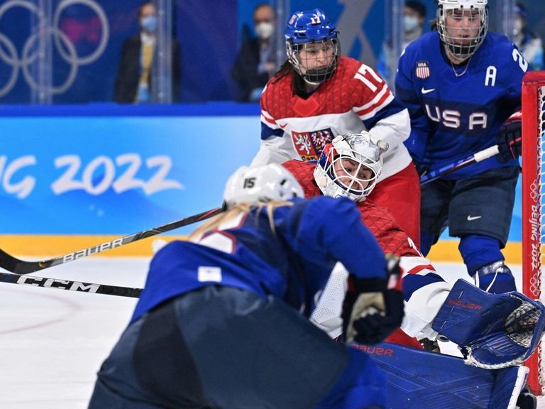 U.S. women advance to semis with tight win over Czech Republic - Vimarsana News