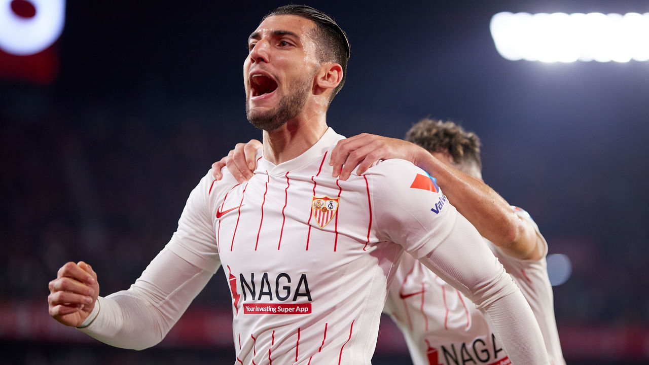 SEVILLE, SPAIN - FEBRUARY 11: Rafa Mir of Sevilla FC celebrates scoring his teams second goal during the LaLiga Santander match between Sevilla FC and Elche CF at Estadio Ramon Sanchez Pizjuan on February 11, 2022 in Seville, Spain.