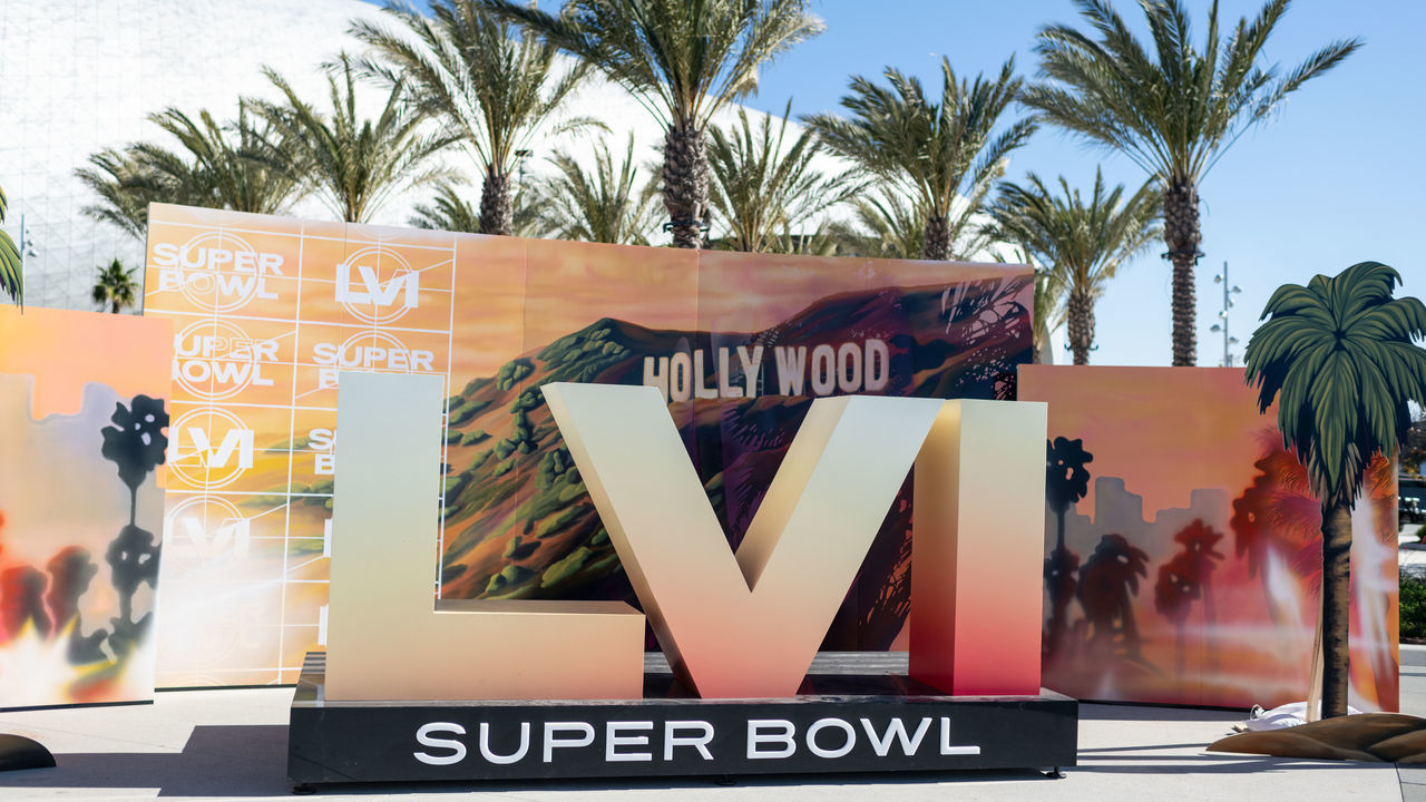 10 February 2022, US, Inglewood: A logo for Super Bowl LVI stands outside SoFi Stadium in Inglewood, a stadium south of Los Angeles where the Los Angeles Rams play the Cincinnati Bengals for the NFL championship. Photo: Maximilian Haupt/dpa
