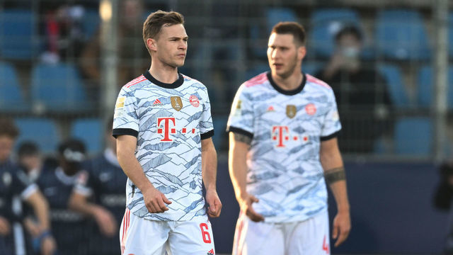 12 February 2022, North Rhine-Westphalia, Bochum: Soccer: Bundesliga, VfL Bochum - FC Bayern Munich, Matchday 22, at Vonovia Ruhrstadion. Munich's Joshua Kimmich (l) and Niklas Süle are on the pitch. IMPORTANT NOTE: In accordance with the regulations of the DFL Deutsche Fußball Liga and the DFB Deutscher Fußball-Bund, it is prohibited to use or have used photographs taken in the stadium and/or of the match in the form of sequence pictures and/or video-like photo series. Photo: Bernd Thissen/dpa
