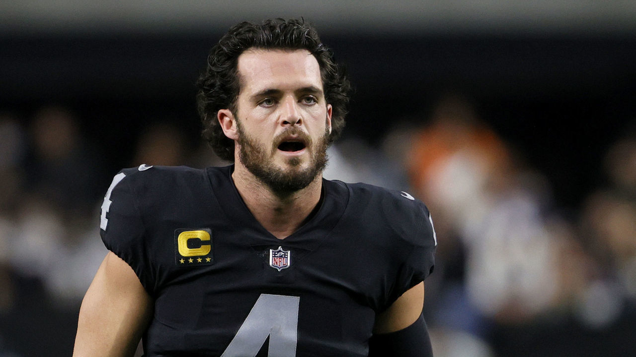 LAS VEGAS, NEVADA - JANUARY 09: Quarterback Derek Carr #4 of the Las Vegas Raiders warms up before a game against the Los Angeles Chargers at Allegiant Stadium on January 9, 2022 in Las Vegas, Nevada. The Raiders defeated the Chargers 35-32 in overtime.