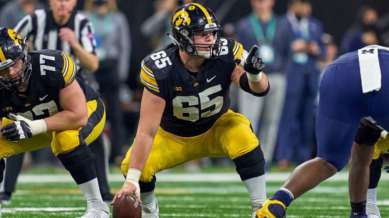 INDIANAPOLIS, IN - DECEMBER 04: Iowa Hawkeyes offensive lineman Tyler Linderbaum (65) points downfield during the Big Ten Championship Game between the Iowa Hawkeyes and the Michigan Wolverines on December 04, 2021, at Lucas Oil Stadium, in Indianapolis, IL.