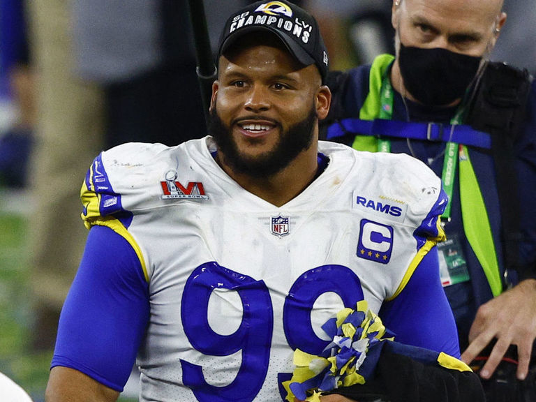 Aaron Donald returning to Super Bowl champion Rams with a big raise