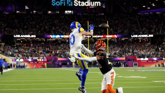 Inglewood, CA - February 13: Wide receiver Cooper Kupp, left, of the Los Angeles Rams catches a one-yard touchdown catch against cornerback Eli Apple (20) of the Cincinnati Bengals during the fourth quarter of the NFL Super Bowl LVI football game at SoFi Stadium in Inglewood, on Sunday, February 13, 2022.