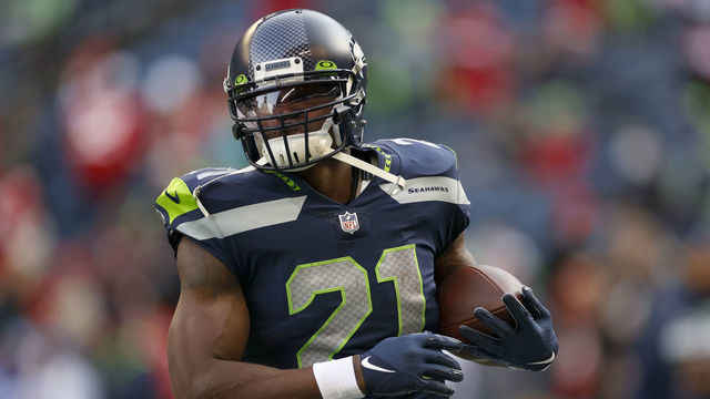 SEATTLE, WASHINGTON - DECEMBER 05: Adrian Peterson #21 of the Seattle Seahawks warms up before the game against the San Francisco 49ers at Lumen Field on December 05, 2021 in Seattle, Washington.