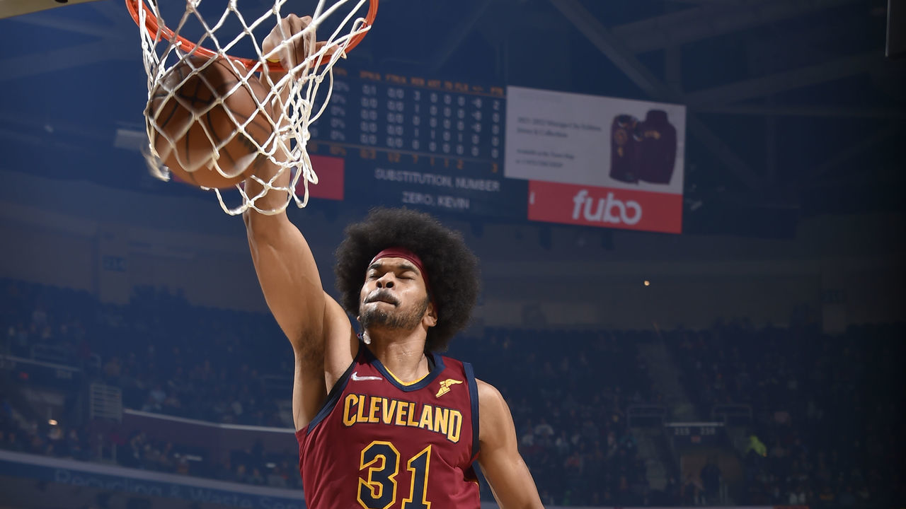 CLEVELAND, OH - FEBRUARY 6: Jarrett Allen #31 of the Cleveland Cavaliers dunks the ball during the game against the Indiana Pacers on February 6, 2022 at Rocket Mortgage FieldHouse in Cleveland, Ohio. NOTE TO USER: User expressly acknowledges and agrees that, by downloading and/or using this Photograph, user is consenting to the terms and conditions of the Getty Images License Agreement. Mandatory Copyright Notice: Copyright 2022 NBAE