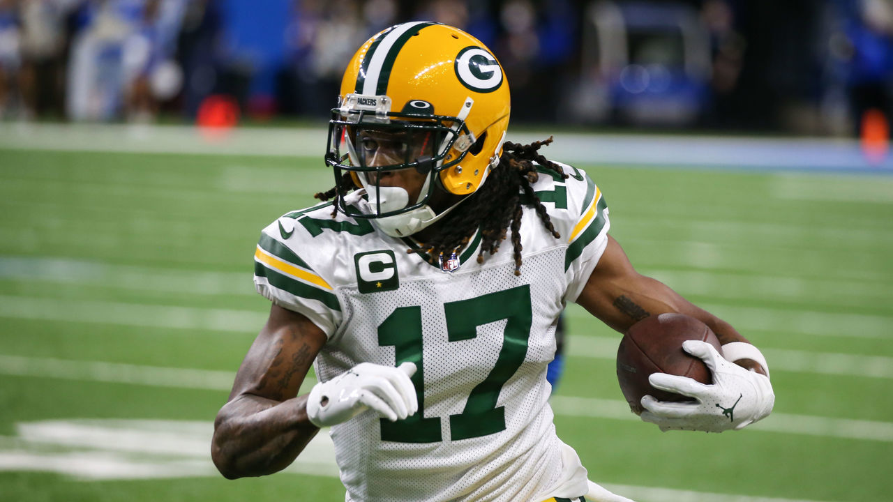DETROIT, MI - JANUARY 09: Green Bay Packers wide receiver Davante Adams (17) runs with the ball after catching a pass during a regular season NFL game between the Green Bay Packers and the Detroit Lions on January 9, 2022 at Ford Field in Detroit, Michigan.