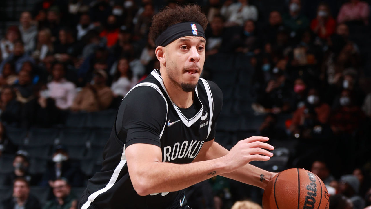 BROOKLYN, NY - FEBRUARY 14: Seth Curry #31 of the Brooklyn Nets drives to the basket during the game against the Sacramento Kings on February 14, 2022 at Barclays Center in Brooklyn, New York. Mandatory Copyright Notice: Copyright 2022 NBAE