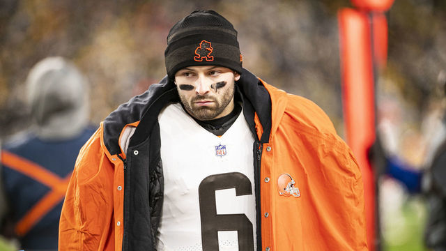 PITTSBURGH, PA - JANUARY 03: Cleveland Browns quarterback Baker Mayfield (6) looks on during the game against the Cleveland Browns and the Pittsburgh Steelers on January 03, 2022 at Heinz Field in Pittsburgh, PA.
