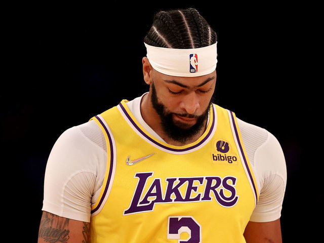 NEW YORK, NEW YORK - NOVEMBER 23: Anthony Davis #3 of the Los Angeles Lakers walks back to the bench in the first half against the New York Knicks at Madison Square Garden on November 23, 2021 in New York City.
