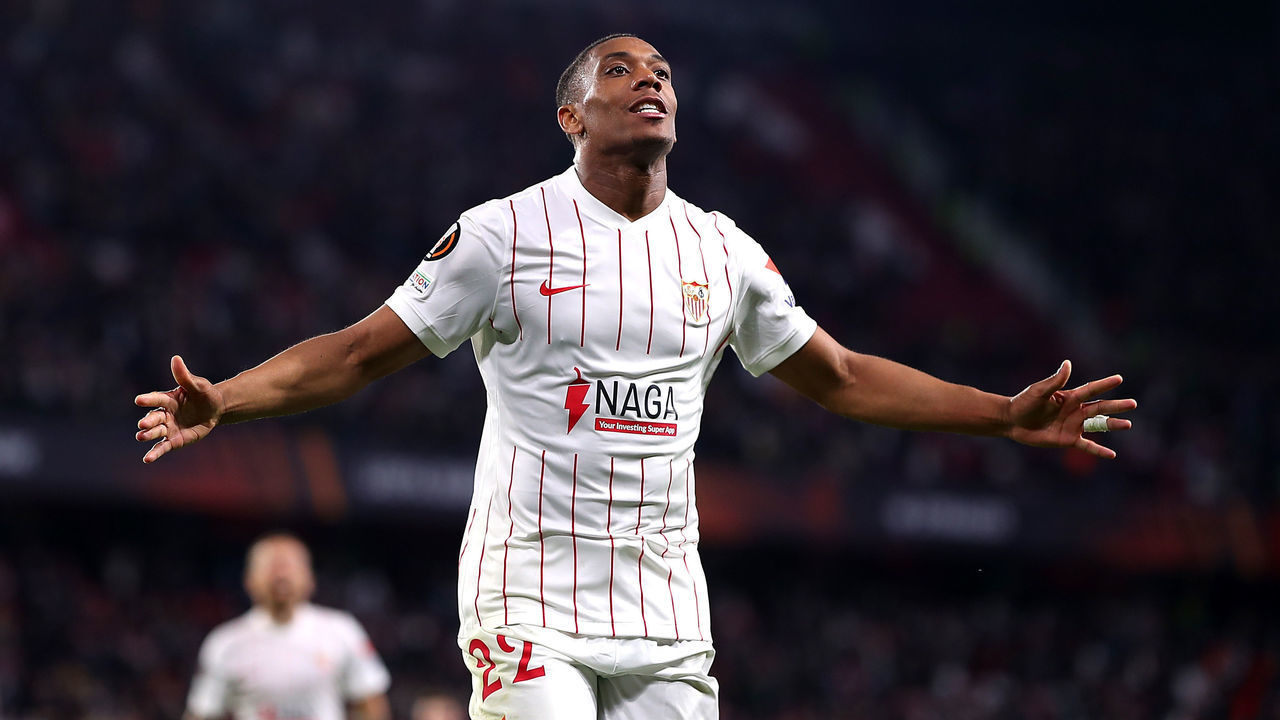 SEVILLE, SPAIN - FEBRUARY 17: Anthony Martial of Sevilla FC celebrates after scoring their team's third goal during the UEFA Europa League Knockout Round Play-Offs Leg One match between Sevilla FC and Dinamo Zagreb at Estadio Ramon Sanchez Pizjuan on February 17, 2022 in Seville, Spain.