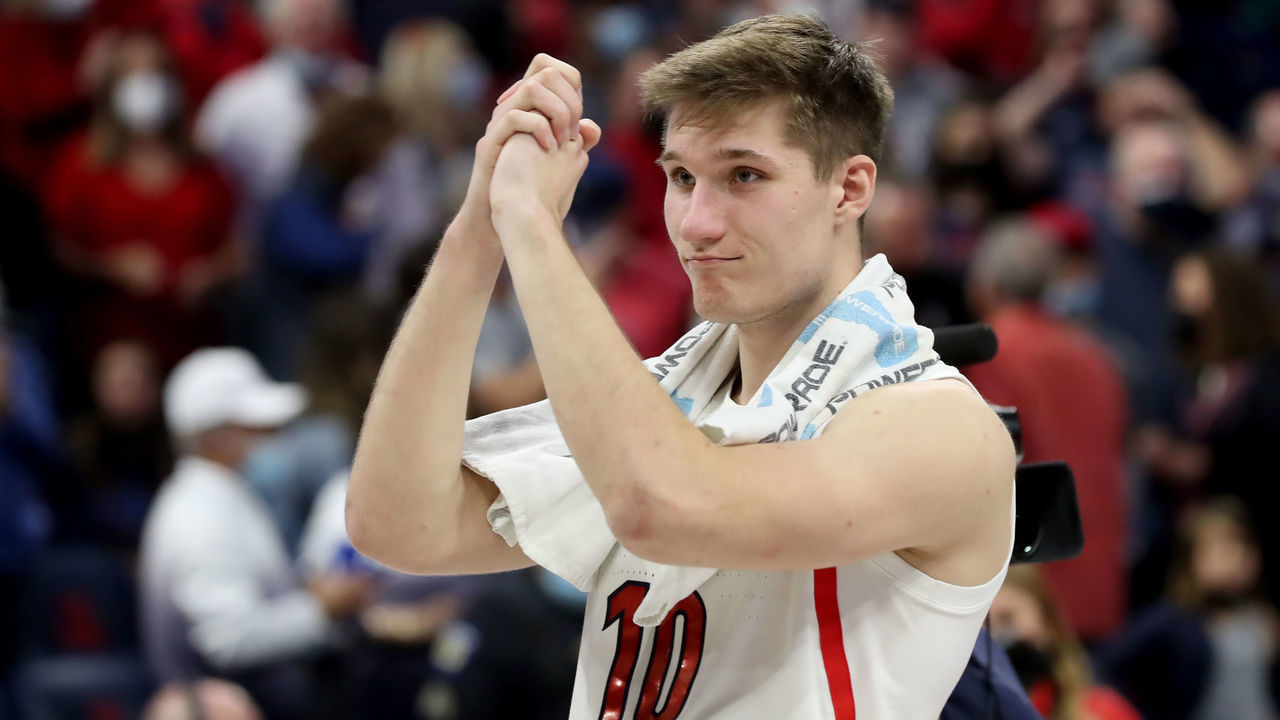 TUCSON, AZ - FEBRUARY 05: University of Arizona Wildcats forward Azuolas Tubelis #10 acknowledges the crowd after winning a Pac-12 basketball game between the USC Trojans and the Arizona Wildcats on February 5, 2022 at McKale Center in Tucson, Arizona.