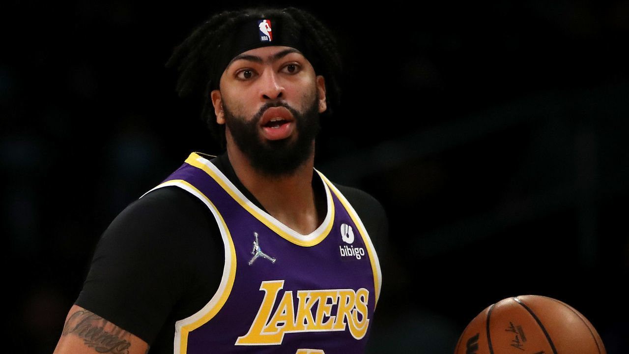 LOS ANGELES, CALIFORNIA - FEBRUARY 16: Anthony Davis #3 of the Los Angeles Lakers brings the ball up court during the first quarter against the Utah Jazz at Crypto.com Arena on February 16, 2022 in Los Angeles, California.