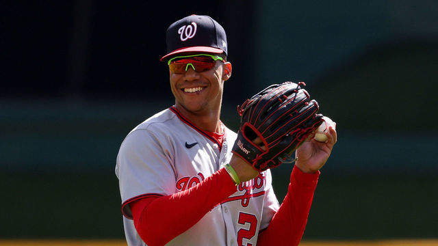 CINCINNATI, OHIO - SEPTEMBER 26: Juan Soto #22 of the Washington Nationals warms up before the game against the Cincinnati Reds at Great American Ball Park on September 26, 2021 in Cincinnati, Ohio.