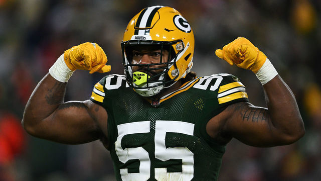 GREEN BAY, WISCONSIN - JANUARY 22: Outside linebacker Za'Darius Smith #55 of the Green Bay Packers celebrates after a sack during the 1st quarter of the NFC Divisional Playoff game against the San Francisco 49ersat Lambeau Field on January 22, 2022 in Green Bay, Wisconsin.