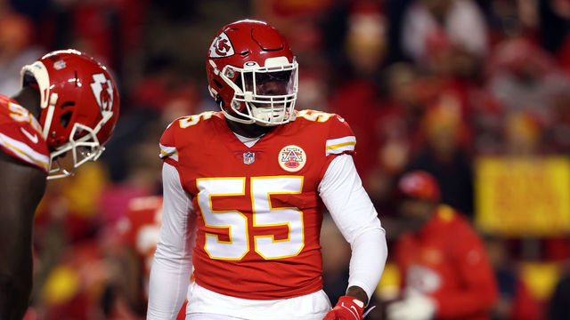 KANSAS CITY, MISSOURI - DECEMBER 05: Frank Clark #55 of the Kansas City Chiefs warms up prior to the game against the Denver Broncos at Arrowhead Stadium on December 05, 2021 in Kansas City, Missouri.