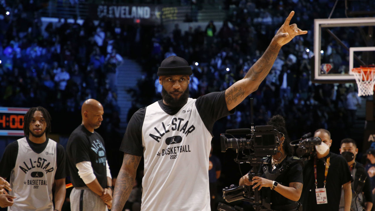 CLEVELAND, OH - FEBRUARY 19: LeBron James #6 of Team LeBron waves to the fans during NBA All Star Practice as part of 2022 NBA All Star Weekend on Saturday, February 19, 2022 at Wolstein Center in Cleveland, Ohio. NOTE TO USER: User expressly acknowledges and agrees that, by downloading and/or using this Photograph, user is consenting to the terms and conditions of the Getty Images License Agreement. Mandatory Copyright Notice: Copyright 2022 NBAE