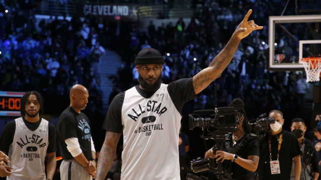 CLEVELAND, OH - FEBRUARY 19: LeBron James #6 of Team LeBron waves to the fans during NBA All Star Practice as part of 2022 NBA All Star Weekend on Saturday, February 19, 2022 at Wolstein Center in Cleveland, Ohio. NOTE TO USER: User expressly acknowledges and agrees that, by downloading and/or using this Photograph, user is consenting to the terms and conditions of the Getty Images License Agreement. Mandatory Copyright Notice: Copyright 2022 NBAE