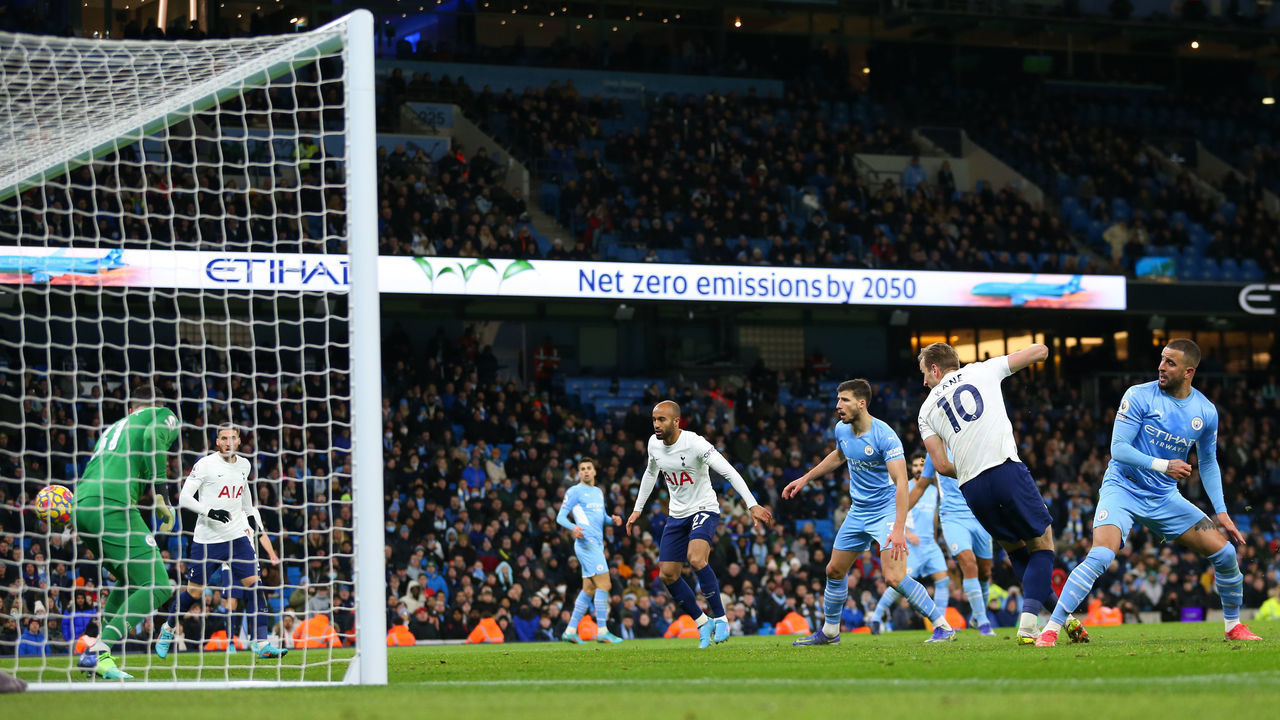 MANCHESTER, ENGLAND - FEBRUARY 19: Harry Kane of Tottenham Hotspur scores a goal to make it 2-3 during the Premier League match between Manchester City and Tottenham Hotspur at Etihad Stadium on February 19, 2022 in Manchester, United Kingdom.