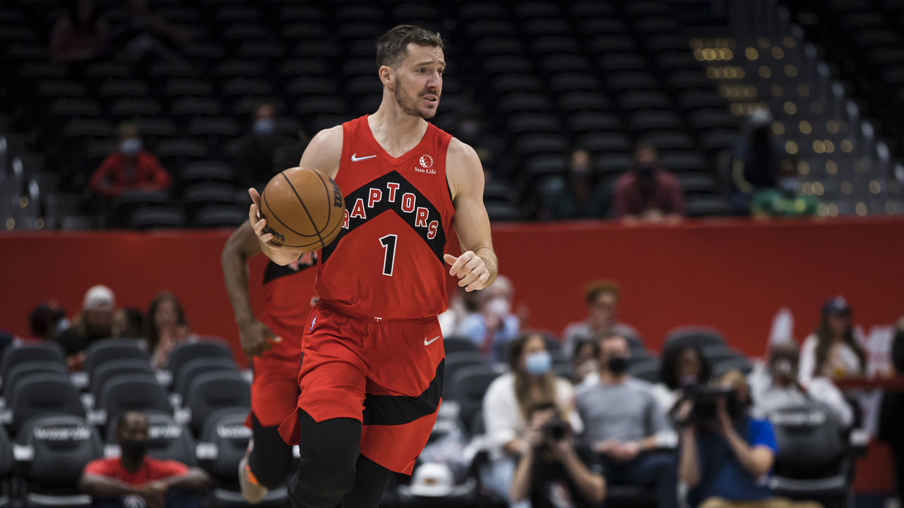 WASHINGTON, DC - OCTOBER 12: Goran Dragic #1 of the Toronto Raptors dribbles the ball against the Washington Wizards during the first half at Capital One Arena on October 12, 2021 in Washington, DC.