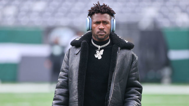 EAST RUTHERFORD, NJ - JANUARY 02: Tampa Bay Buccaneers wide receiver Antonio Brown (81) on the field in a Balenciaga jacket and a diamond Bee necklace prior to the National Football League game between the New York Jets and the Tampa Bay Buccaneers on January 2, 2022 at MetLife Stadium in East Rutherford, NJ.