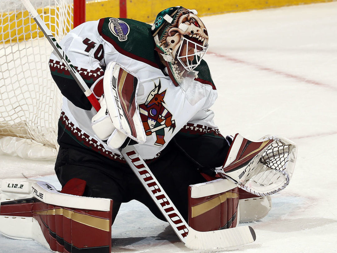 Coyotes trade Carter Hutton to Maple Leafs for future considerations