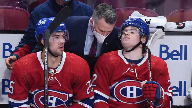 MONTREAL, QC - FEBRUARY 10: Newly appointed interim head coach, Martin St. Louis of the Montreal Canadiens gives instructions to Cole Caufield #22 and Ryan Poehling #25 during the NHL game against the Washington Capitals at the Bell Centre on February 10, 2022 in Montreal, Quebec, Canada.