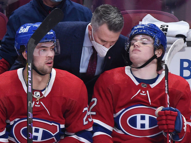 MONTREAL, QC - FEBRUARY 10: Newly appointed interim head coach, Martin St. Louis of the Montreal Canadiens gives instructions to Cole Caufield #22 and Ryan Poehling #25 during the NHL game against the Washington Capitals at the Bell Centre on February 10, 2022 in Montreal, Quebec, Canada.