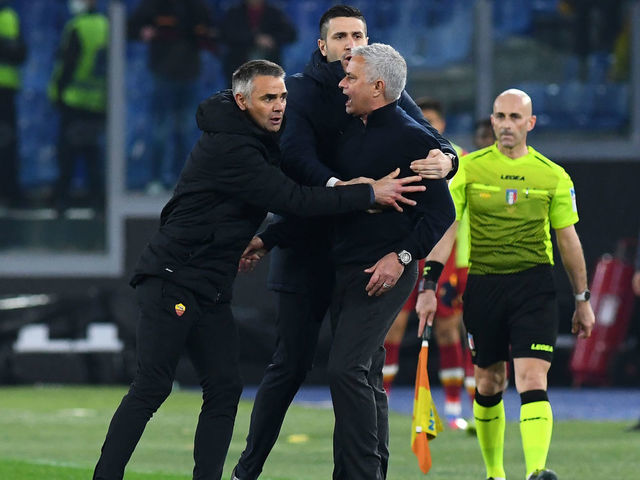 Genoa hit four as Roma slump to defeat to pile pressure on Jose Mourinho -  TNT Sports