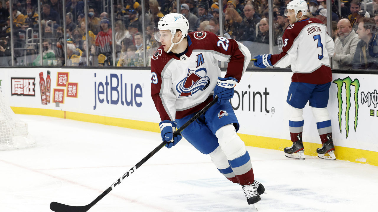 BOSTON, MA - FEBRUARY 21: Colorado Avalanche center Nathan MacKinnon (29) looks up ice during a game between the Boston Bruins and the Colorado Avalanche on February 21, 2022, at TD Garden in Boston, Massachusetts.