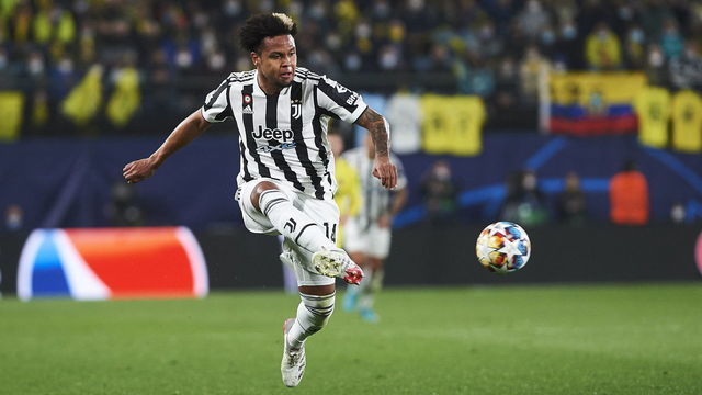 VILLARREAL, SPAIN - FEBRUARY 22: Weston McKennie of Juventus FC controls the ball during the UEFA Champions League Round Of Sixteen Leg One match between Villarreal CF and Juventus at Estadio de la Ceramica on February 22, 2022 in Villarreal, Spain.