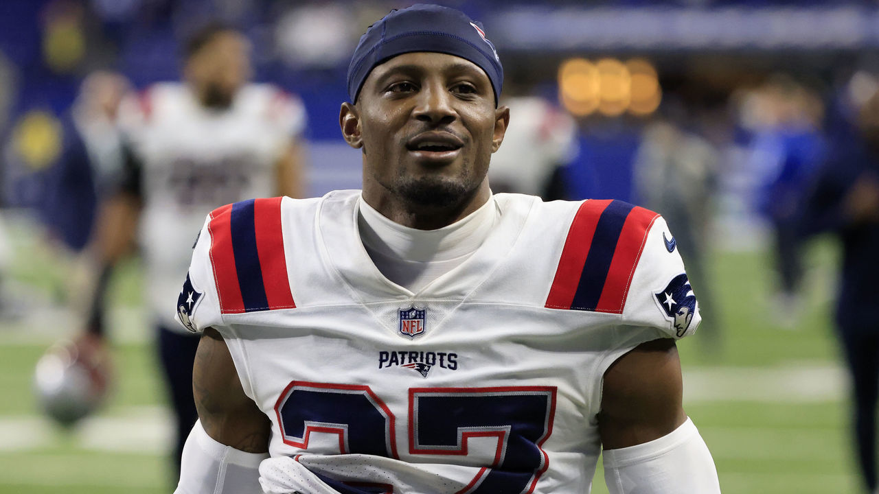 INDIANAPOLIS, INDIANA - DECEMBER 18: J.C. Jackson #27 of the New England Patriots walks off the field after a loss to the Indianapolis Colts at Lucas Oil Stadium on December 18, 2021 in Indianapolis, Indiana.
