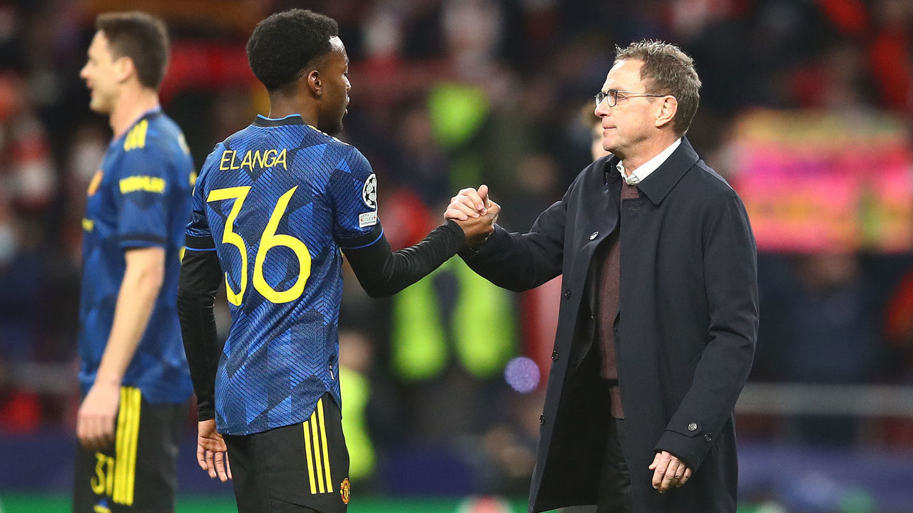 MADRID, SPAIN - FEBRUARY 23: Anthony Elanga of Manchester United is congratulated by manager Ralf Rangnick at full-time following the UEFA Champions League Round Of Sixteen Leg One match between Atletico Madrid and Manchester United at Wanda Metropolitano on February 23, 2022 in Madrid, Spain.
