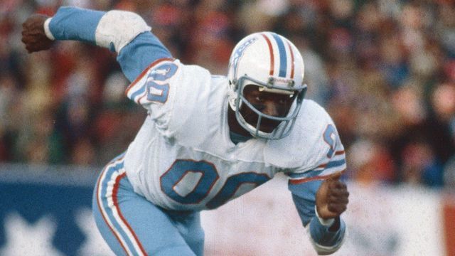 FOXBORO, MA - CIRCA 1970's: Wide Receiver Ken Burrough #00 of the Houston Oilers, runs a pass rout against the New England Patriots during a late circa 1970's NFL football game at Foxboro Stadium in Foxboro, Massachusetts. Burrough played for the Oilers from 1971-81.