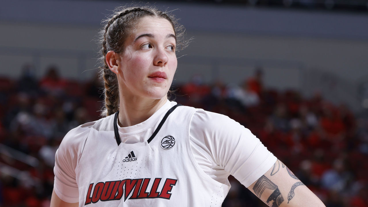 No. 4 Louisville pulls away late to beat North Carolina