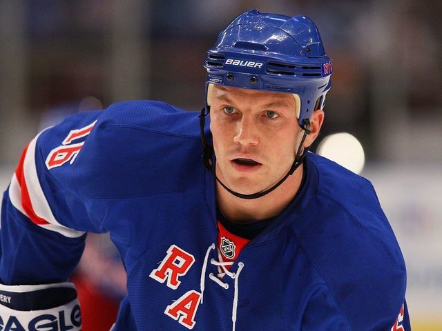 NEW YORK - JANUARY 25: Sean Avery #16 of the New York Rangers skates against the Pittsburgh Penguins skates against on January 25, 2010 at Madison Square Garden in New York City. Penguins defeated the Rangers 4-2.