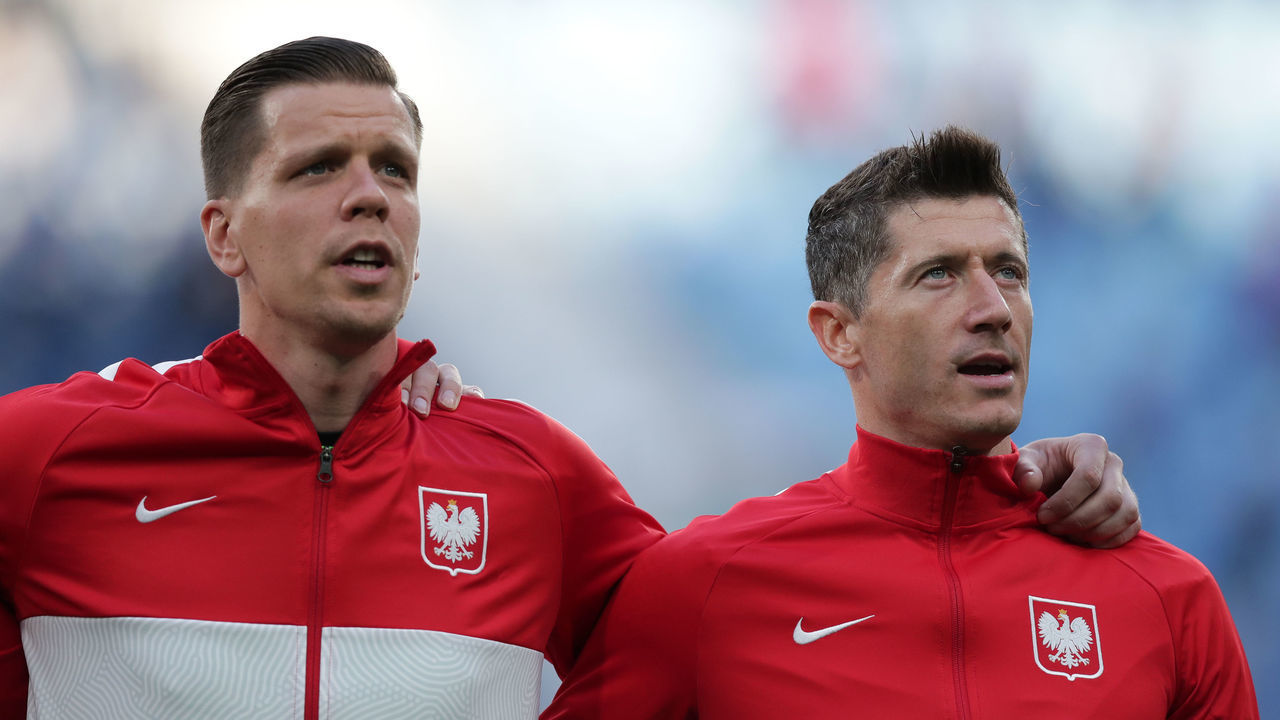 SAINT PETERSBURG, RUSSIA - JUNE 14: Wojciech Szczesny (L) and his teammate Robert Lewandowski (R) of Poland sing their national anthem prior to start during the UEFA Euro 2020 Championship Group E match between Poland and Slovakia on June 14, 2021 in Saint Petersburg, Russia.