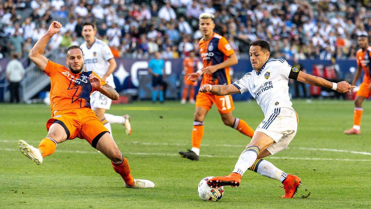 Chicharito's late strike lifts LA Galaxy past defending champs