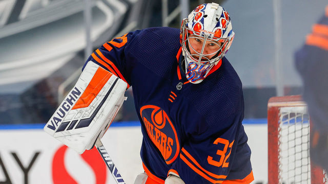EDMONTON, AB - MAY 15: Edmonton Oilers Goalie Alex Stalock (32) takes warm up for the first time as an Oiler during the Edmonton Oilers game versus the Vancouver Canucks on MAY 15, 2021 at Rogers Place in Edmonton, AB.