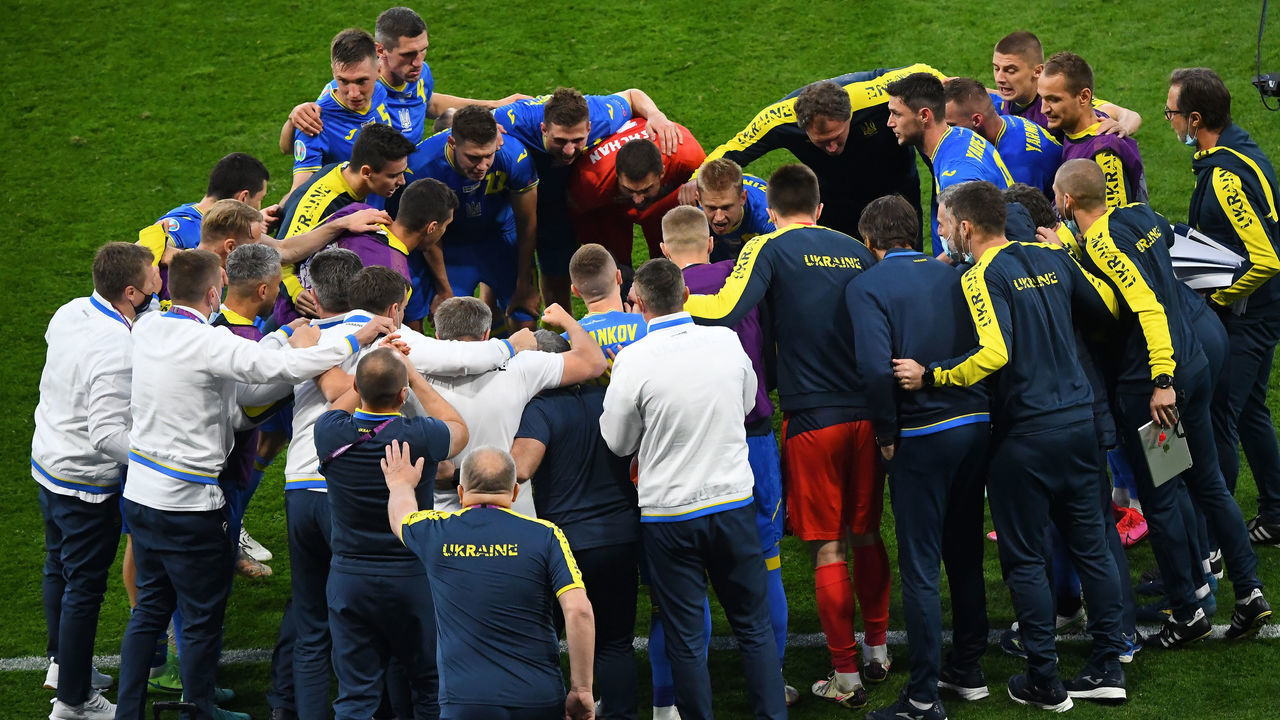 GLASGOW, SCOTLAND - JUNE 29: Oleksandr Zinchenko of Ukraine takes the team talk before the first half of extra time during the UEFA Euro 2020 Championship Round of 16 match between Sweden and Ukraine at Hampden Park on June 29, 2021 in Glasgow, Scotland.