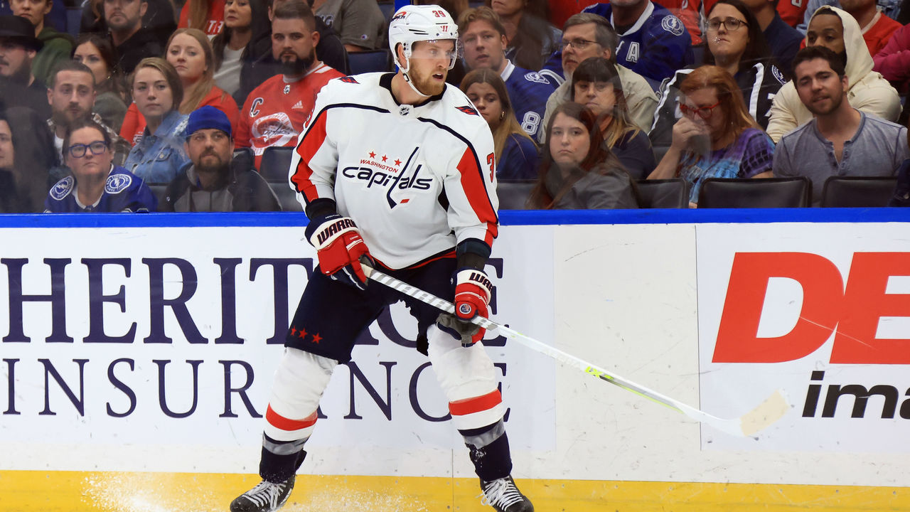 TAMPA, FLORIDA - NOVEMBER 01: Anthony Mantha #39 of the Washington Capitals skates against the Tampa Bay Lightning at the Amalie Arena on November 01, 2021 in Tampa, Florida.
