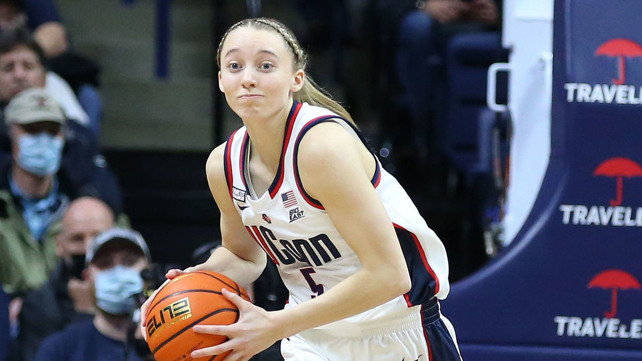 STORRS, CT - FEBRUARY 27: UConn Huskies guard Paige Bueckers (5) prepares to throw an outlet pass during a college basketball game between Providence Friars and UConn Huskies on February 27 2022, at Harry A. Gampel Pavilion in Storrs, CT.
