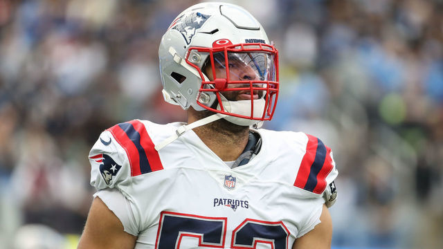 INGLEWOOD, CA - OCTOBER 31: New England Patriots middle linebacker Kyle Van Noy #53 during an NFL game between the New England Patriots and the Los Angeles Chargers on October 31, 2021, at SoFi Stadium in Inglewood, CA.