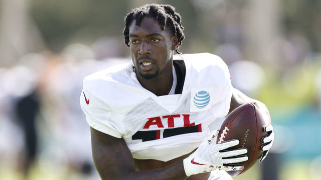 MIAMI GARDENS, FLORIDA - AUGUST 19: Calvin Ridley #18 of the Atlanta Falcons runs with the ball during joint practice with the Miami Dolphins at Baptist Health Training Complex on August 19, 2021 in Miami Gardens, Florida.