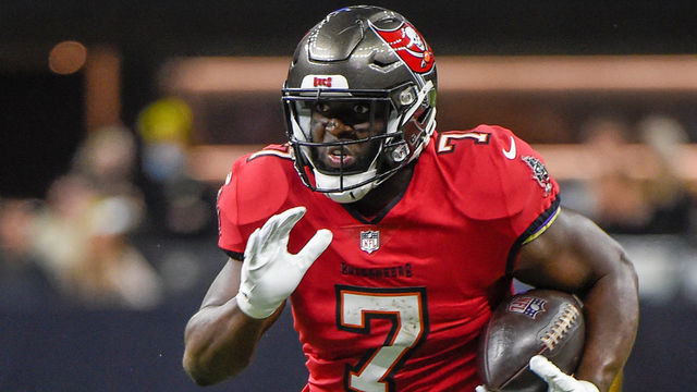 NEW ORLEANS, LA - OCTOBER 31: Tampa Bay Buccaneers running back Leonard Fournette (7) finds open field during the football game between the Tampa Bay Buccaneers and New Orleans Saints at Caesar's Superdome on October 31, 2021 in New Orleans, LA.