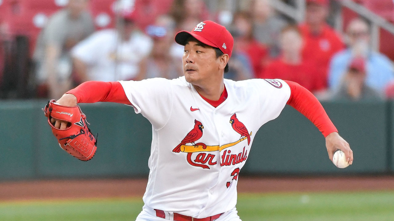 ST. LOUIS, MO - JUNE 15: St. Louis Cardinal starting pitcher Kwang Hyun Kim (33) throws a pitch during a game featuring the Miami Marlins and the St. Louis Cardinals on June 15, 2021 at Busch Stadium in St. Louis, Mo.