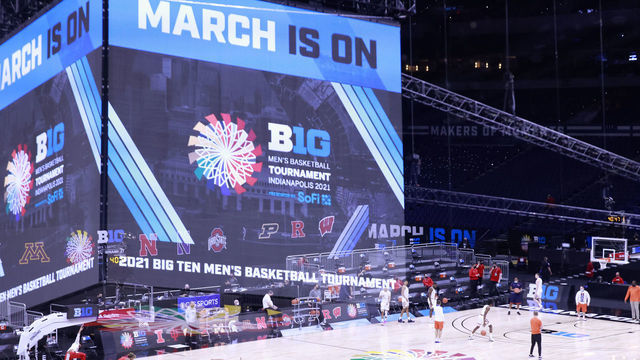 INDIANAPOLIS, INDIANA - MARCH 14: The Ohio State Buckeyes and Illinois Fighting Illini warm up before the start of the Big Ten Basketball Tournament championship game at Lucas Oil Stadium on March 14, 2021 in Indianapolis, Indiana.