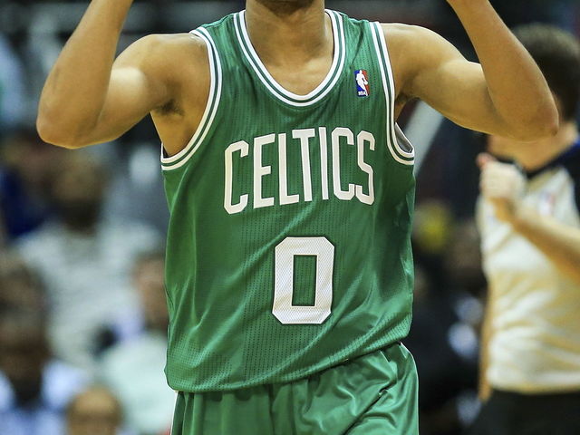 Report: Celtics, Bradley agree to 4-year, $32 million deal