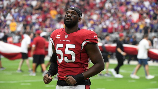 GLENDALE, ARIZONA - SEPTEMBER 19: Chandler Jones #55 of the Arizona Cardinals prepares for a game against the Minnesota Vikings at State Farm Stadium on September 19, 2021 in Glendale, Arizona.