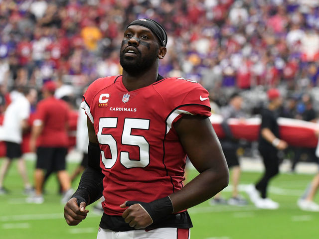 GLENDALE, ARIZONA - SEPTEMBER 19: Chandler Jones #55 of the Arizona Cardinals prepares for a game against the Minnesota Vikings at State Farm Stadium on September 19, 2021 in Glendale, Arizona.